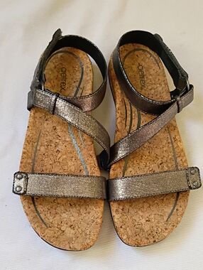 Aetrex crackled Pewter Metallic Strap Sandals